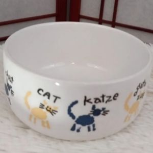 Cat food dish